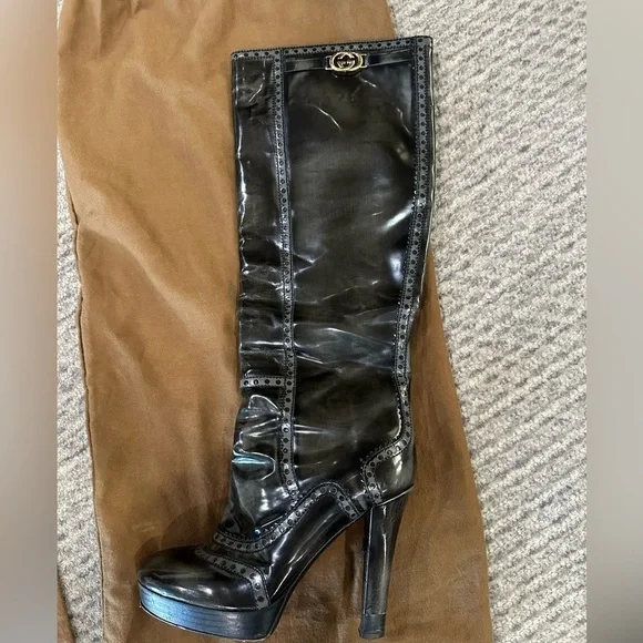 GUCCI GG BLACK/GRAY PATENT LEATHER BOOTS, SIZE 37.5